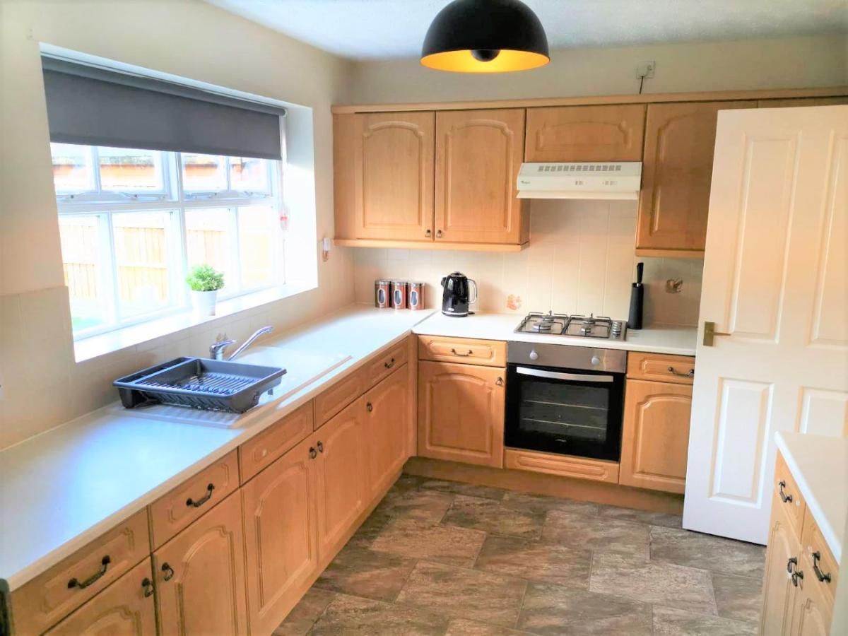 Emerald House - Spacious 3 Bed House With Ensuite Parking Gardens And Netflix 利明顿 外观 照片