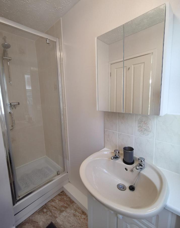 Emerald House - Spacious 3 Bed House With Ensuite Parking Gardens And Netflix 利明顿 外观 照片